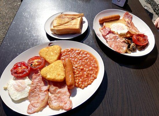 Poppins Restaurant & Cafe